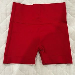 SET ACTIVE: Sculptflex bike shorts in red